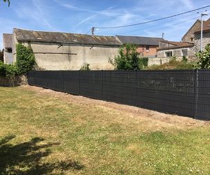 Pose d'une clôture occultants noire Chartres (28) Paysagiste